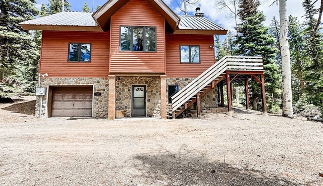 Escape into Nature - Cozy Beaver Cabin by Eagle Point Ski Resort & Puffer Lake