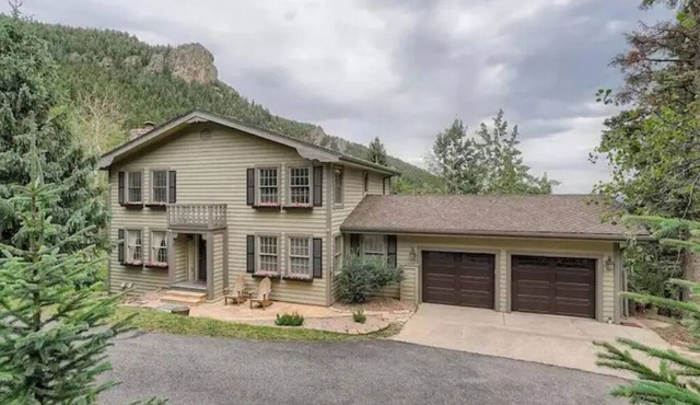 Evergreen Dream! HOT TUB,5 KING BEDS, 1 QUEEN BED,Amazing VIEWS,10 MIN TO SKI!