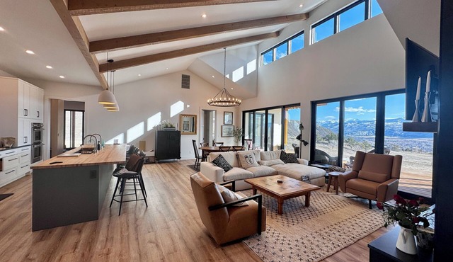 Expansive views of Mountains and Snowmass