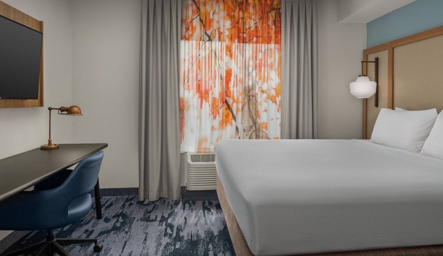 Fairfield Inn & Suites by Marriott Roanoke Hollins/I-81 in Roanoke