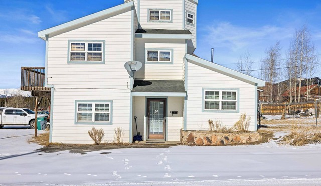 Fairhaven House — Downtown Leadville 3BR, Game Room, Balcony, Mt. Elbert Views