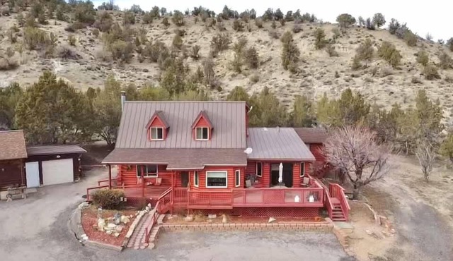 Family Cabin with Views just minutes from Zion Nat'l Park
