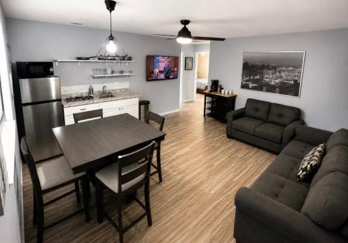 Family Friendly 2BR 1BA Close to LegoLand