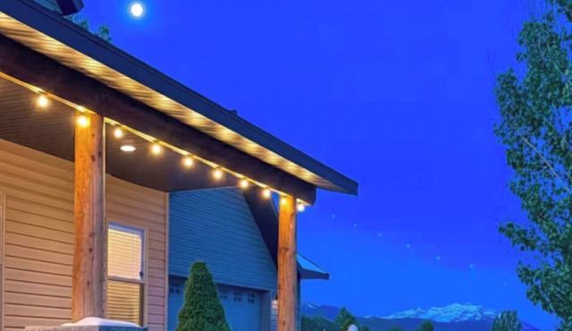 Family Retreat/Reunions: HotTub & Sauna, Views, Games, Pets, Traeger & Weber