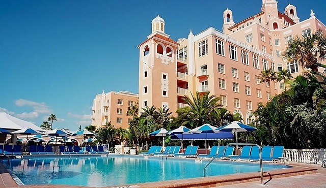 Fantastic Views! 3 Family-friendly Rooms with Beach Access! Outdoor Pool in St. Pete Beach