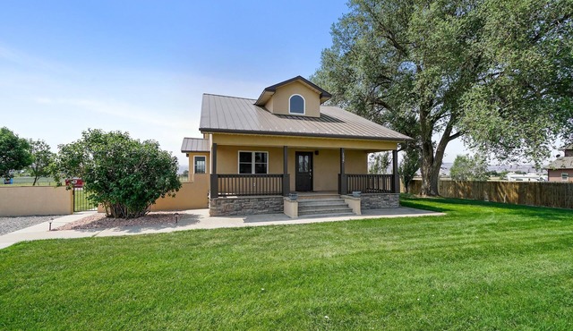 Farmhouse: Luxe Living & Backyard Oasis