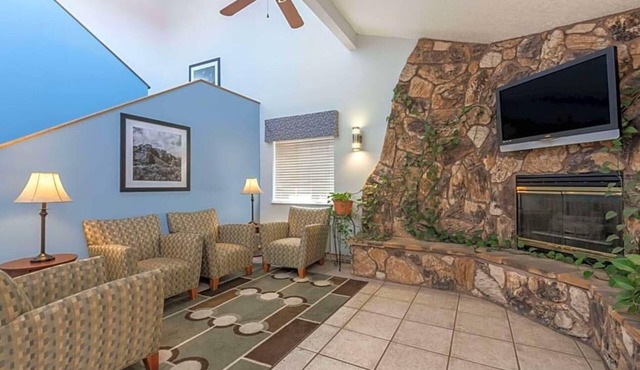 Featuring a year round indoor pool and a hot tub . in Las Vegas