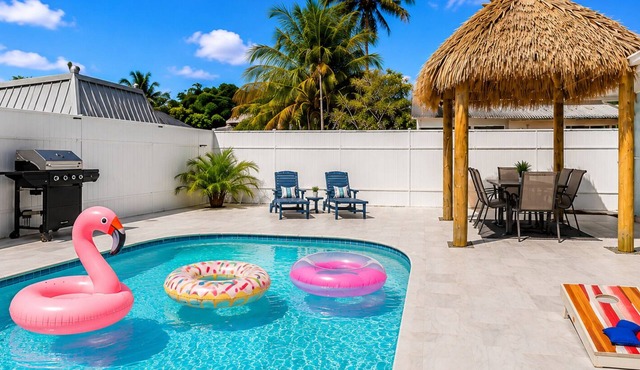 FIFA Perfect Pool Oasis w/Tiki Bar Near Hard Rock Casino