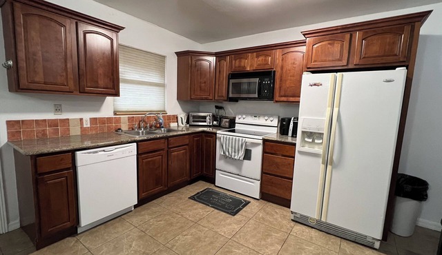 FIFA ready Corner garden view 2-bed townhome in tranquil Hollywood AC gated Wifi in Hollywood
