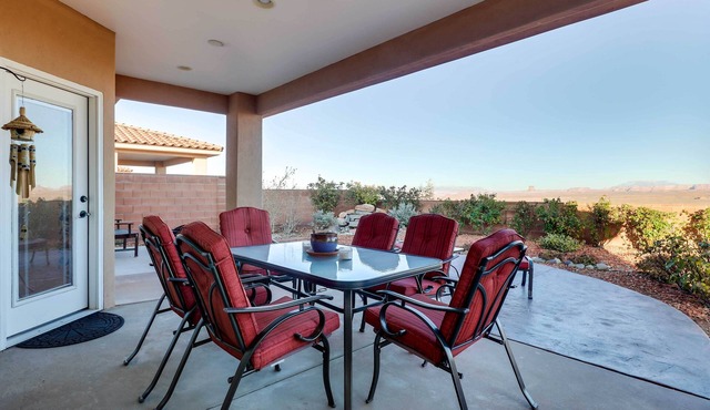 Fire Pit & Mountain Views: Horseshoe Bend Retreat