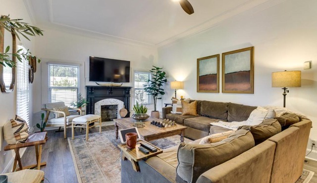 Fire Pit & Yard: Updated Winter Garden Home! in Orlando