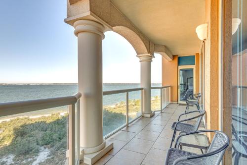 Florida Resort Condo: Walk to Pensacola Beach! in Gulf Breeze
