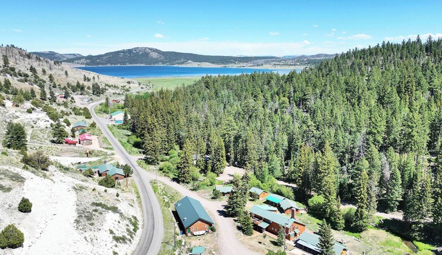 Fox Creek Cottage located in Panguitch Lake