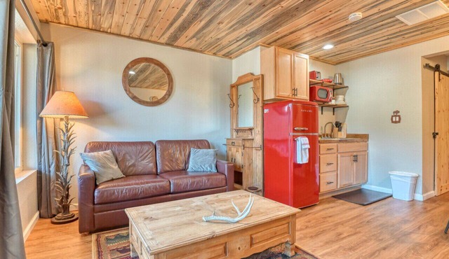Fox Den Cozy Mountain Apt In GMF