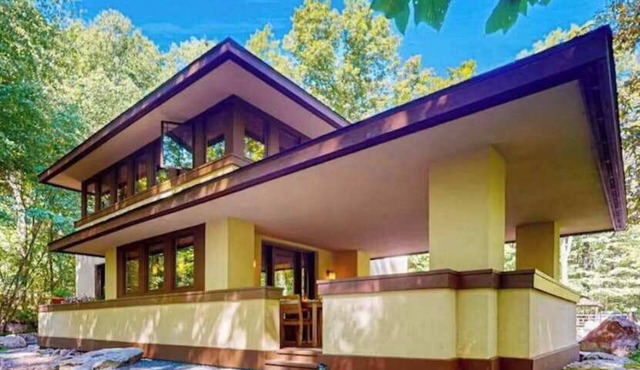 Frank Lloyd Wright-Inspired Prairie Home | Official Fallingwater Lodging Partner in Bittinger