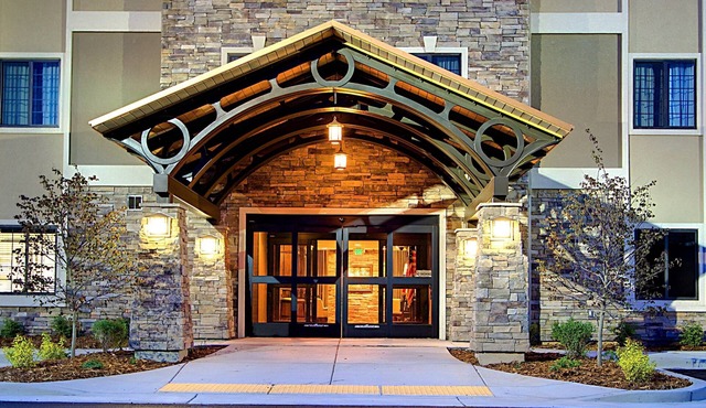 Free Breakfast Buffet. Pool, Hot Tub & Waterslide. Perfect Family Vacation!