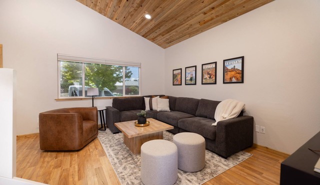 FRUITOPIA! Your 4 bedroom, 2 bath adventure basecamp in downtown Fruita CO