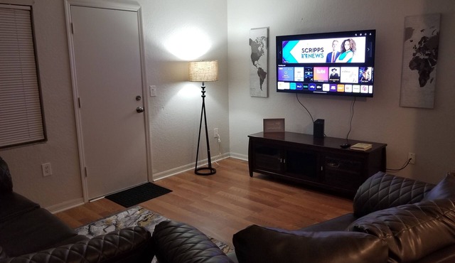 Fully Equipped 2 BR 1.5 BA Townhome, AC, WiFi, TVs, Pest Ctrl in Gainesville, FL in Gainesville
