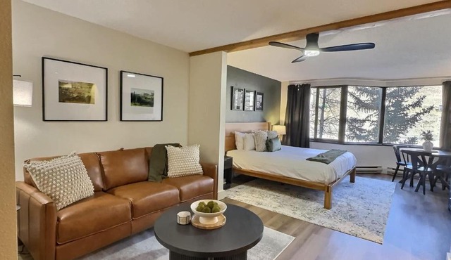 Fully Updated Studio Near Resort with Pool Hot Tub