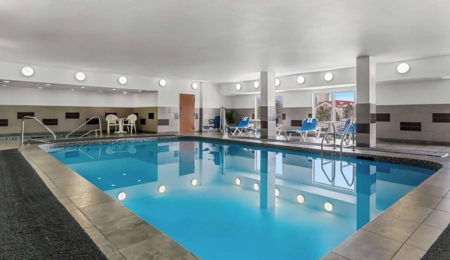 Fun and Relaxing Suites Close to Denver Tech, Trails, Shopping & Entertainment