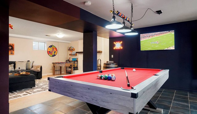 Game Room & Hot Tub, 12 mi to Red Rocks