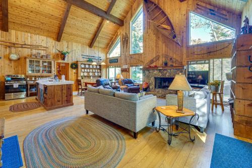 Game Room + Views: Cabin Near Purgatory Resort!