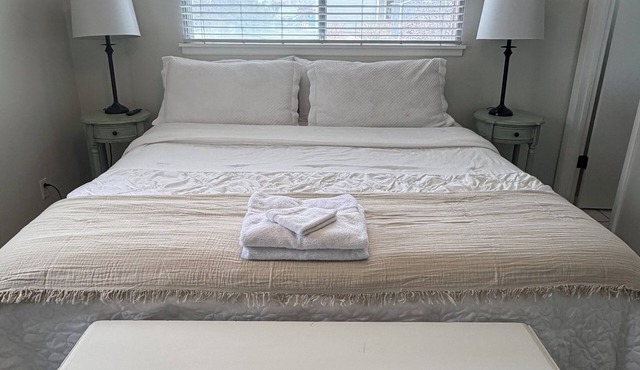 Garden Estate at the base of the Mountains, sleeps 16, near BYU