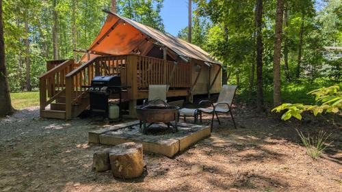 Glamping Tent with Deck Near The Caverns and Waterfalls in Coalmont