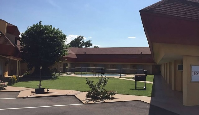 Gloss Mountain Escape! Stay at Knights Inn Fairview! Pet-Friendly, Free Parking in Fairview