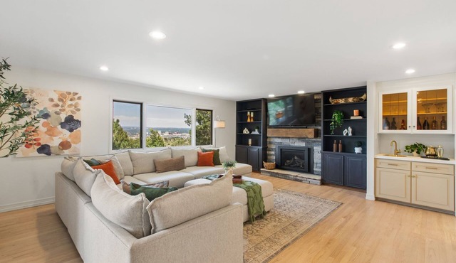 Gorgeous Luxury Home with Views of Balloon Fest, Fireworks Near Broadmoor