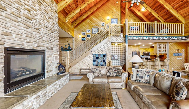Gorgeous mountainside home w/lake-view, fireplace, washer/dryer, & dog-friendly