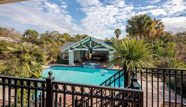 Grand 1920s Estate | Pool, Spa & Gym | Sleeps 16