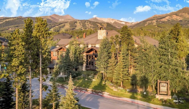 Grand Timber Lodge Studio Unit Saturday Check-In