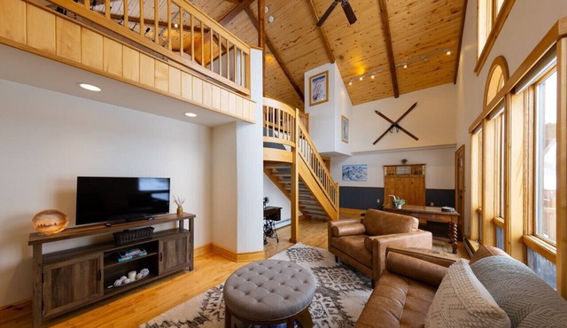 Great CB South location next to Tully's, Free Bus, Camp4 Coffee, Cement Creek Rd