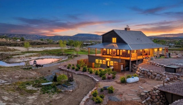 Great Divide Lodge - Luxury Colorado Country Retreat Near Grand Junction
