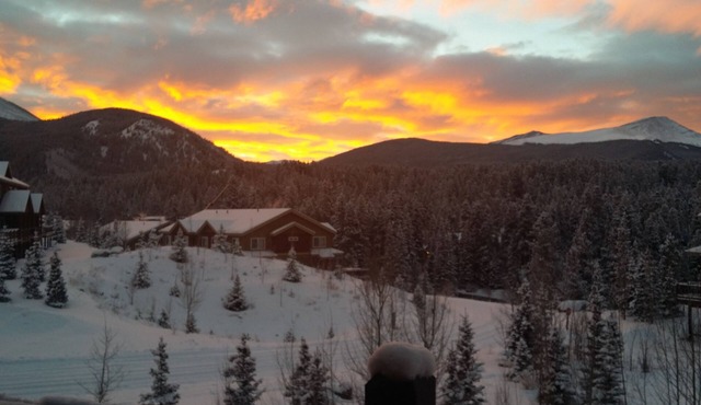 Great Views, Luxury, Pool, Hot tub, Sauna & Close In
