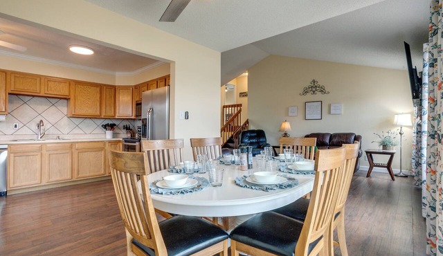 Grill, Fireplace & Fenced-in Yard: Thornton Home!