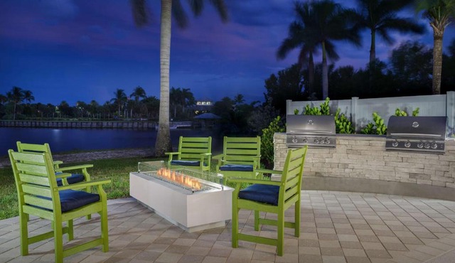 Hampton Inn & Suites Naples South in Naples