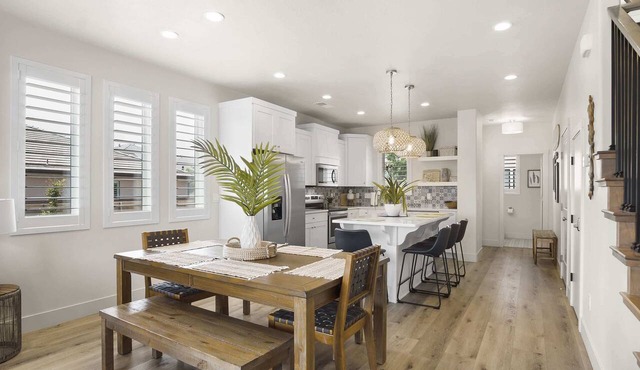 Happy Hawaiian Themed Condo!