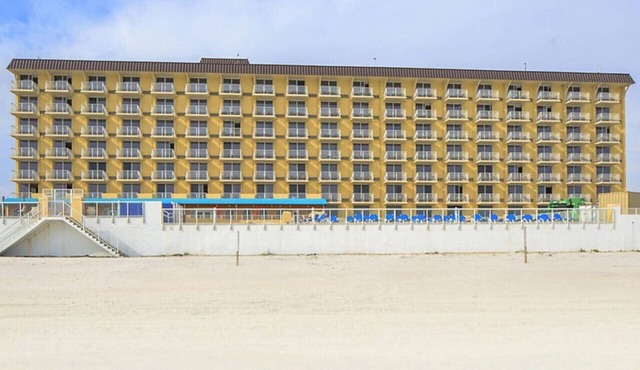 Hear the Atlantic waves in this Studio resort apt in Ormond Beach with vacation amenities in Ormond Beach