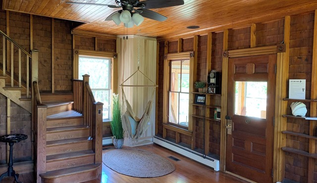 Hidden Cottage in Brooklin