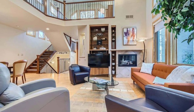 High-End 4BD Executive Retreat in N Cherry Creek