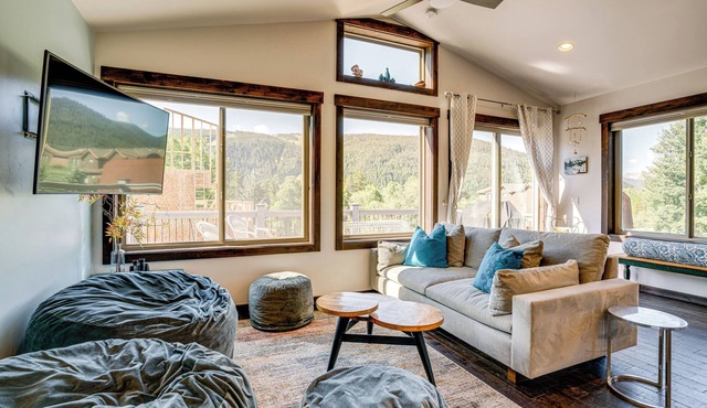 Hike, Soak & Play: Keystone Home w/Views!