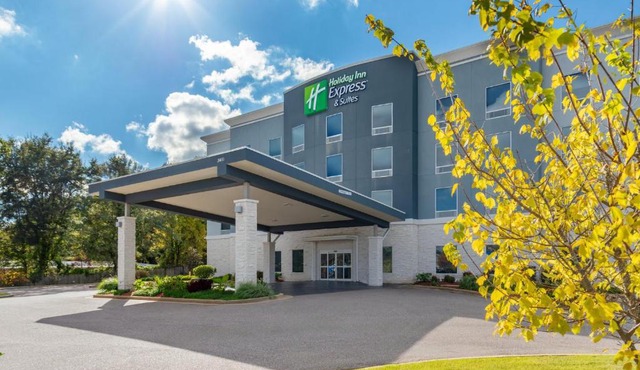 Holiday Inn Express & Suites Memphis Arpt Elvis Presley Blv by IHG in Memphis