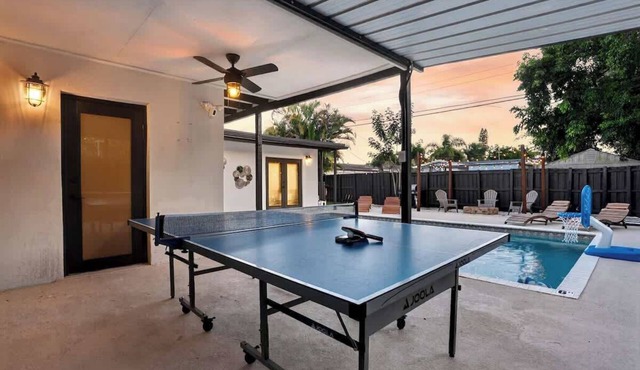 Hollywood Haven Private Pool BBQ Mini Golf