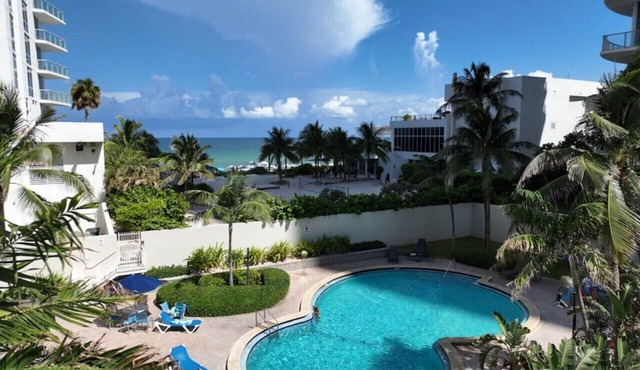 Hollywood Oceanfront Condo| Ocean+ Pool Views| Sleeps 6| Game Room in Hollywood