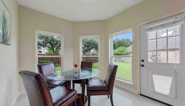 Home away from home with big private fenced backyard in Irving