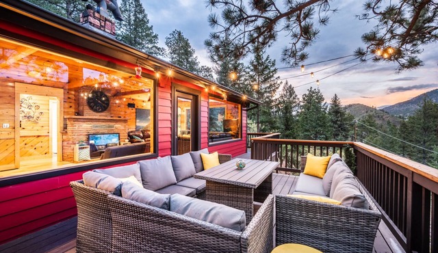 Hot Tub, 2 King Bedrooms TV in every bedroom, Amazing views.