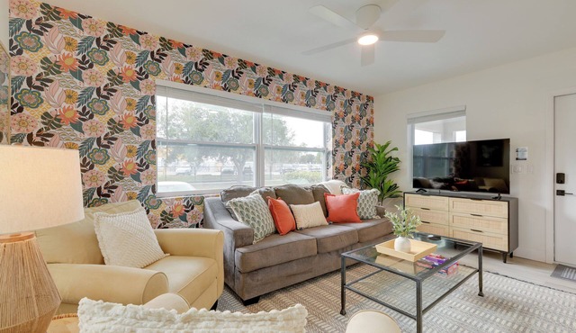 Hot Tub & Courtyard Access! North Palm Beach Home