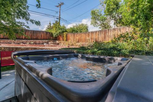Hot Tub Family Home with Mountain Views - Close to Red Rocks and Clear Creek